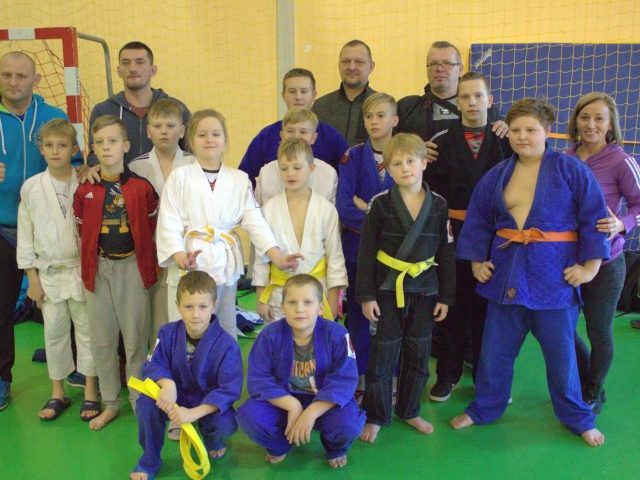 13 medali małych wojowników Katany